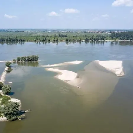 Captain's House By The Danube River * Cerevic