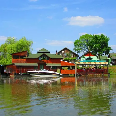 Captain's House By The Danube River * Cerevic